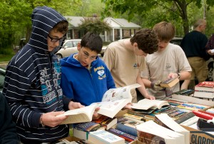 BFS21132683-Fair2013-BookBuyers